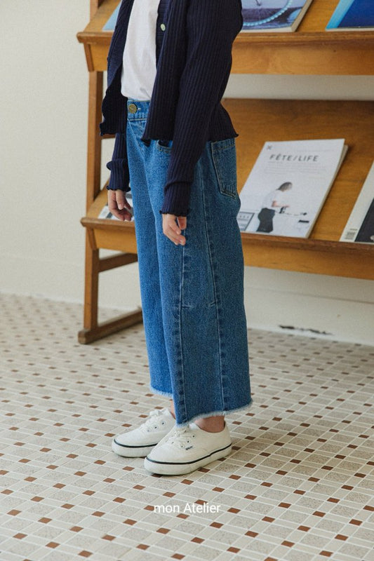 [MA21] Cutting denim pants